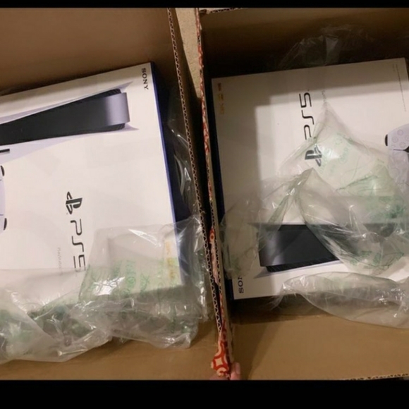 BRAND NEW PS5 - Picture 2 of 2